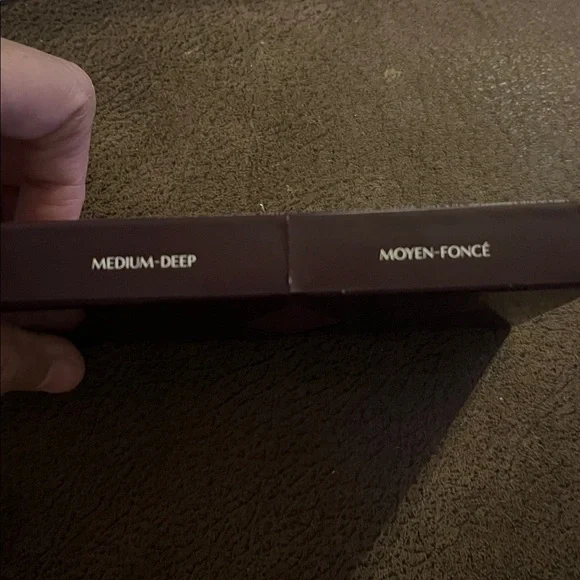 Charlotte Tilbury Bronze & Highlight in medium deep. free beauty insider set - Picture 5 of 6